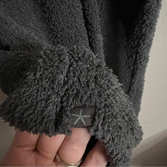 Barefoot Dreams robe Size 1 - Picture 9 of 10